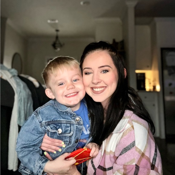 Meet your Posher, Makayla - Picture 1 of 1